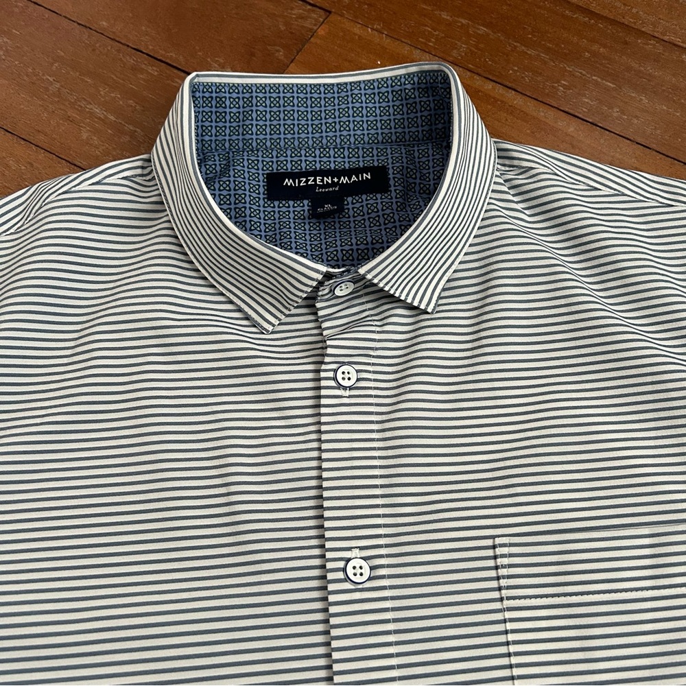 Mizzen+Main Blue and White Striped Casual Button Down Shirt